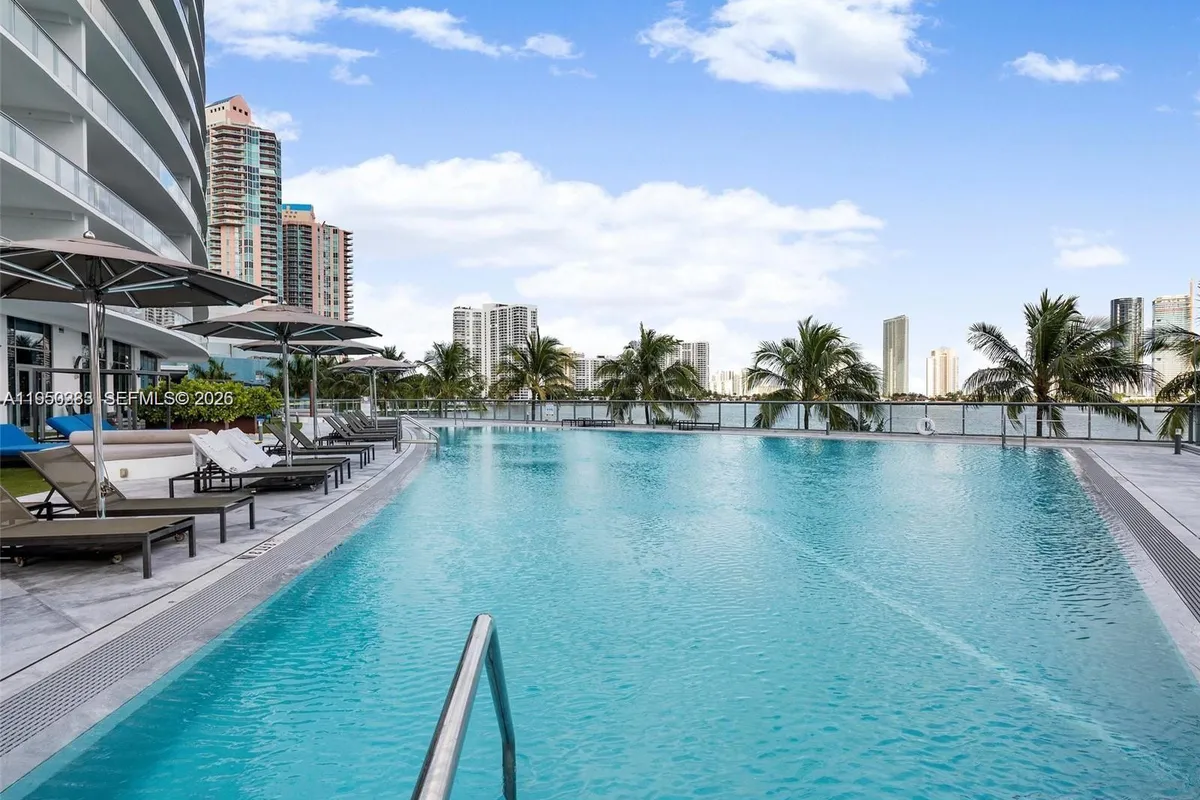 3250 NE 188th St, Aventura FL 33180