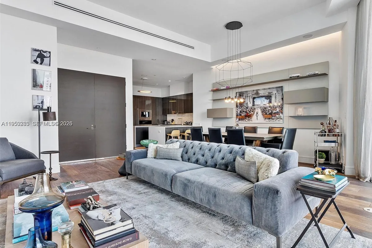 3250 NE 188th St, Aventura FL 33180