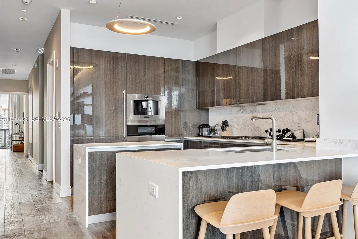 3250 NE 188th St, Aventura FL 33180