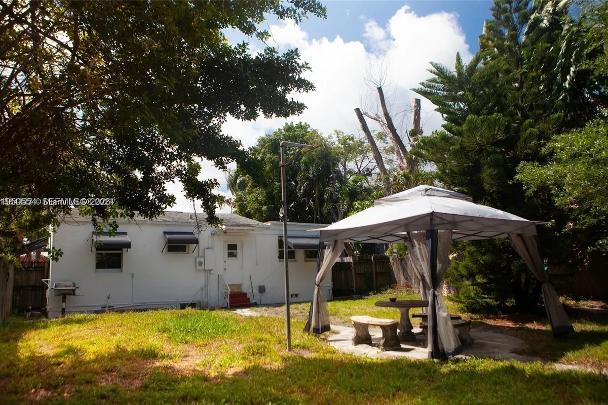 1821 Harding St, Hollywood FL 33020