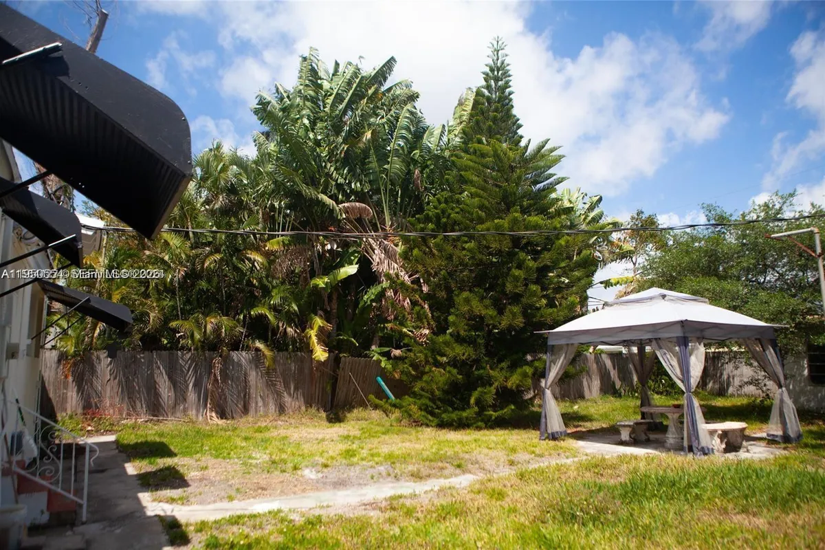 1821 Harding St, Hollywood FL 33020