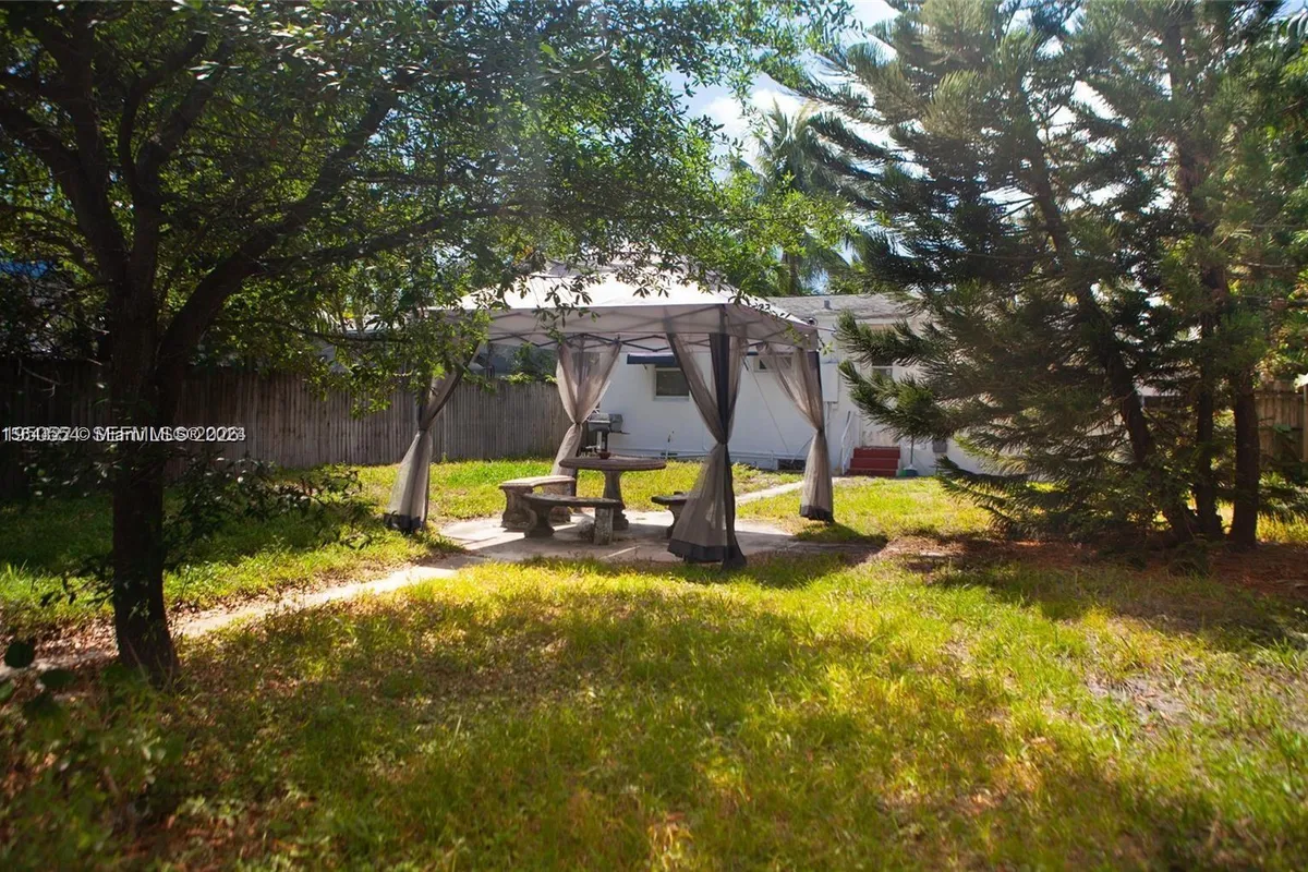 1821 Harding St, Hollywood FL 33020