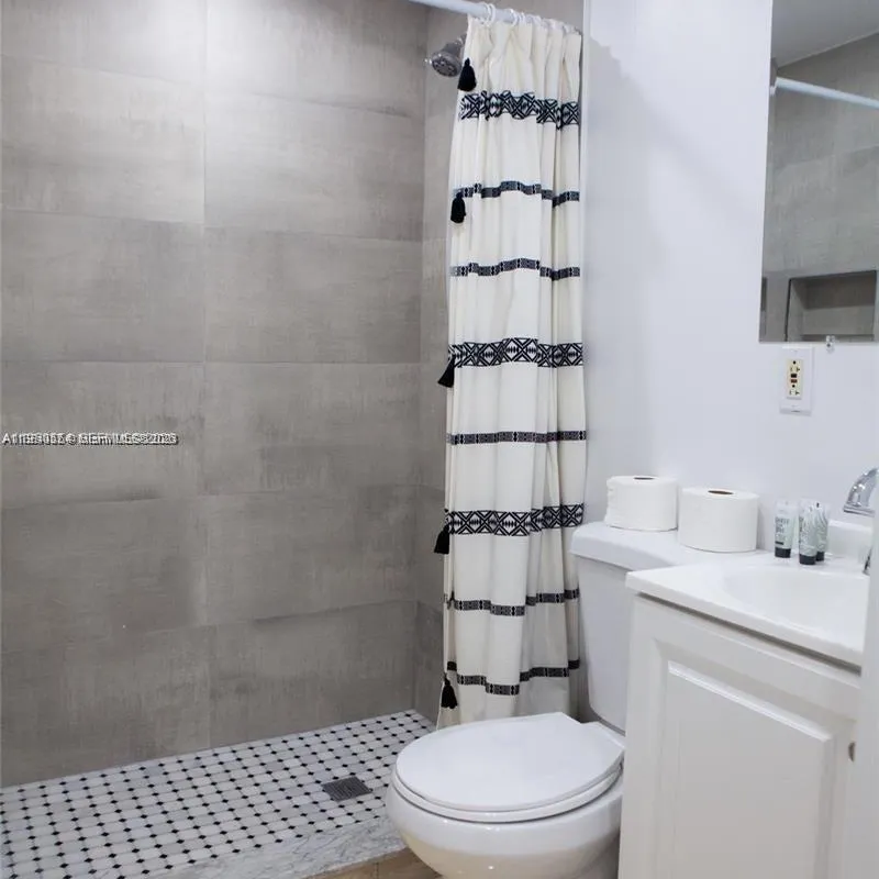 1821 Harding St, Hollywood FL 33020