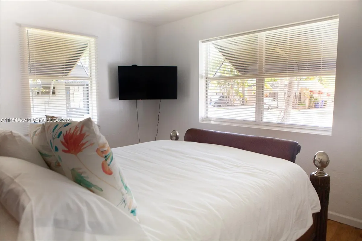 1821 Harding St, Hollywood FL 33020