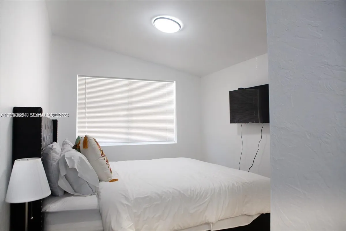 1821 Harding St, Hollywood FL 33020