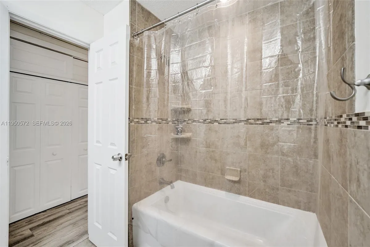 3302 Farragut St # 5C, Hollywood FL 33021