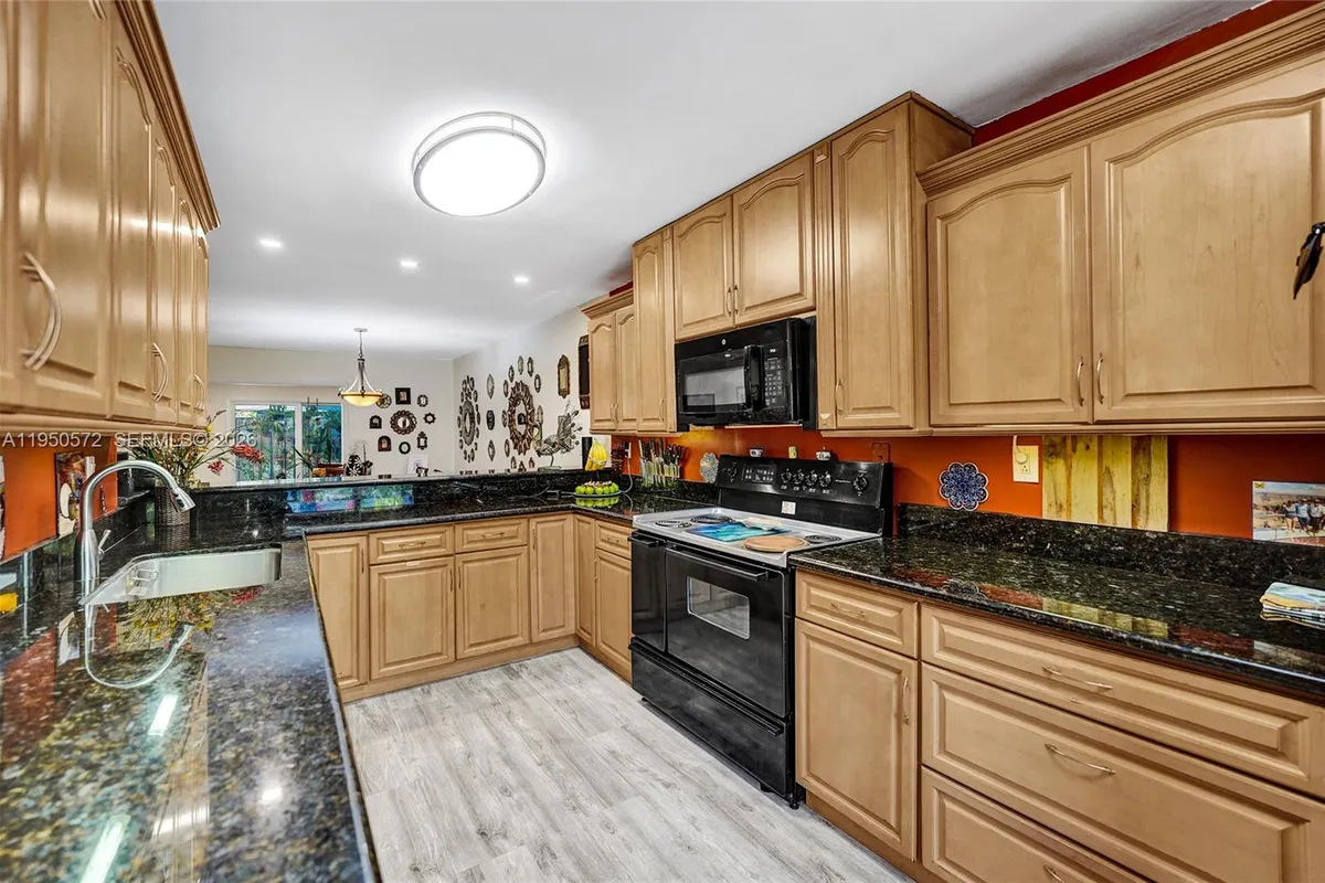 3302 Farragut St # 5C, Hollywood FL 33021