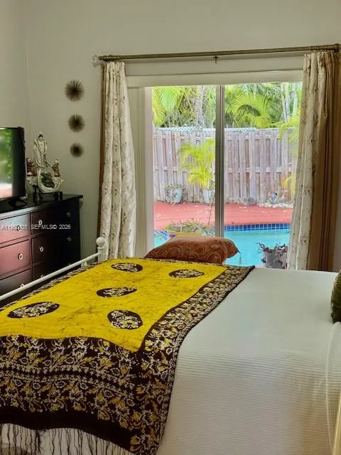 15957 SW 54th Ter, Miami FL 33185