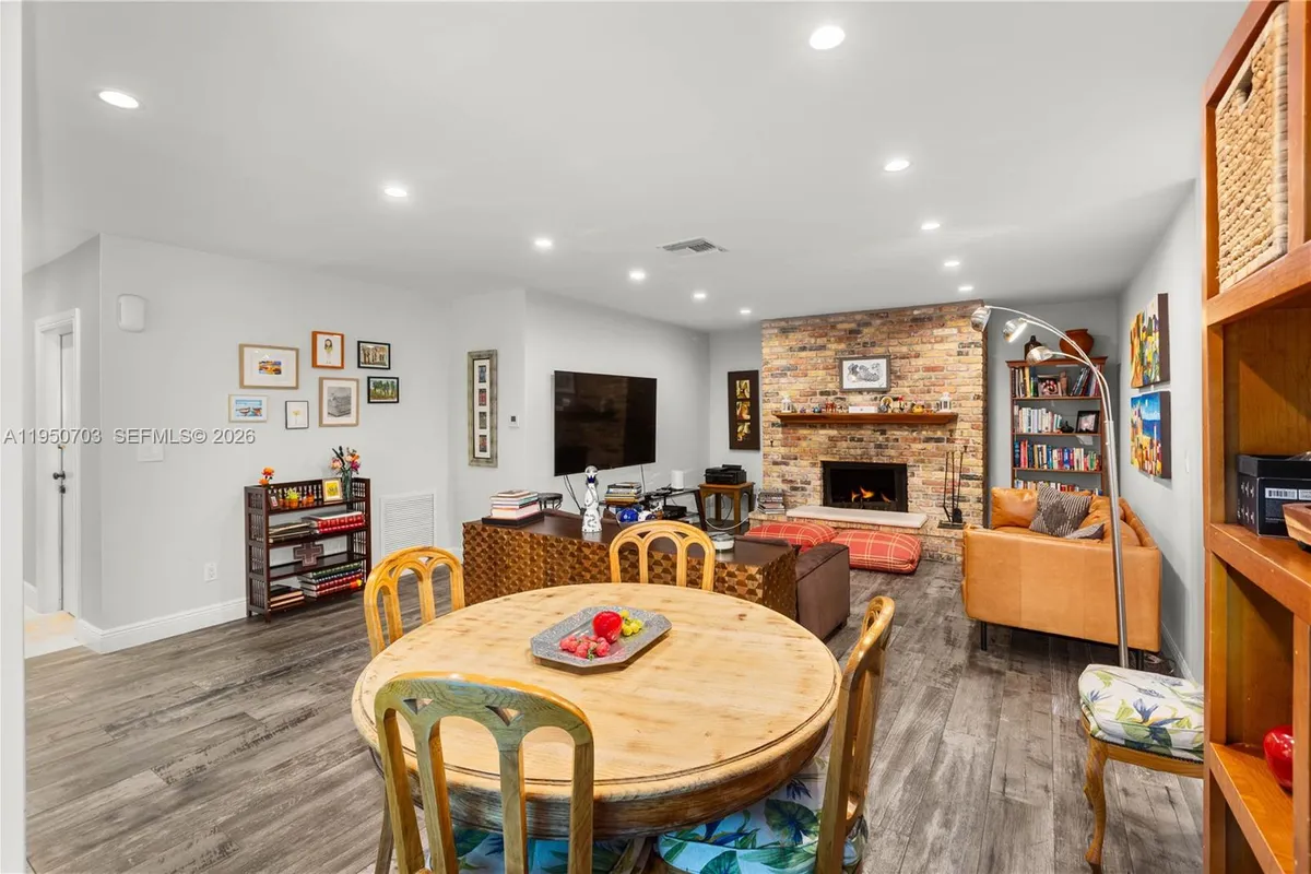 6809 Mentone St, Coral Gables FL 33146