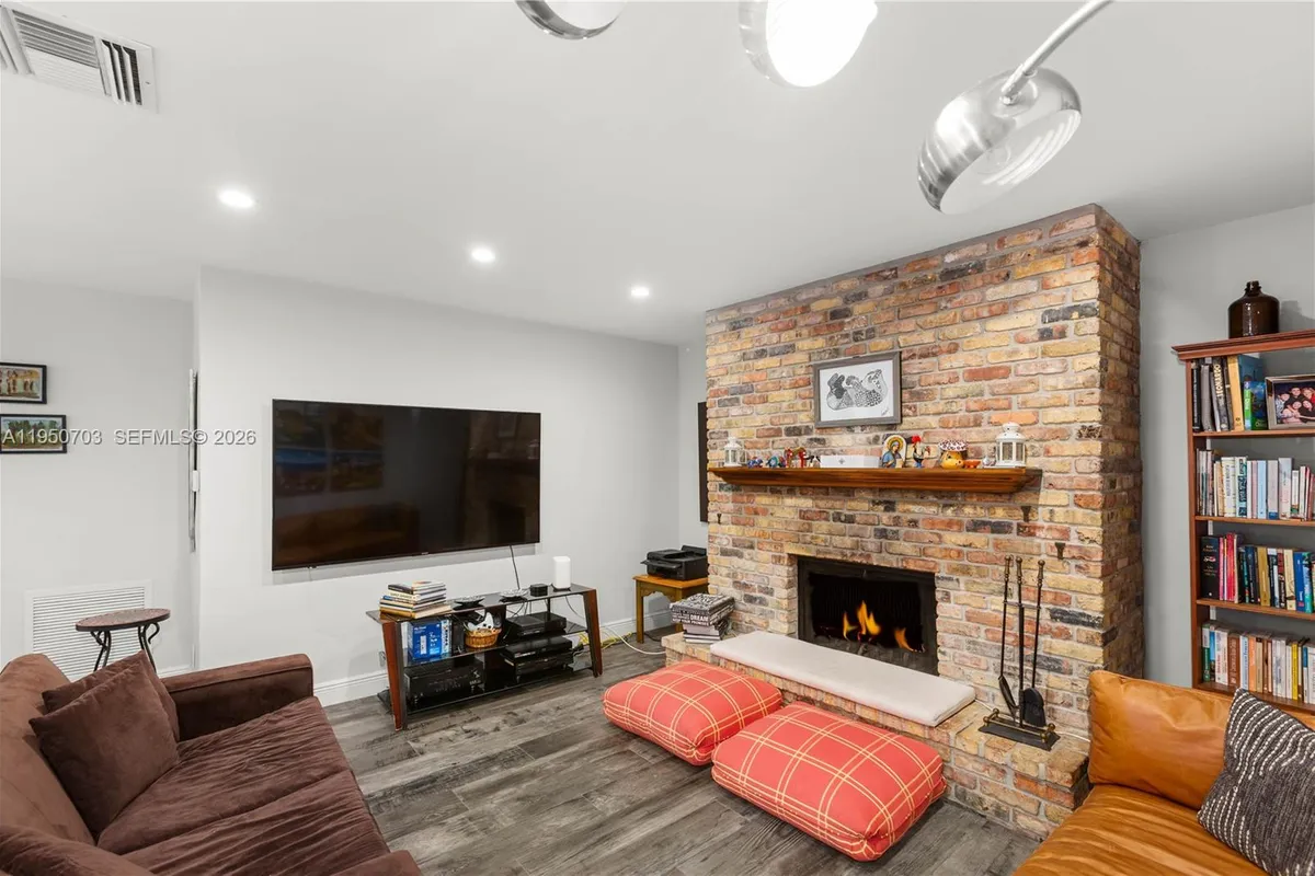 6809 Mentone St, Coral Gables FL 33146