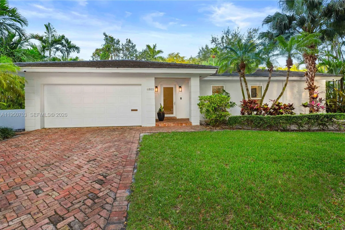 6809 Mentone St, Coral Gables FL 33146