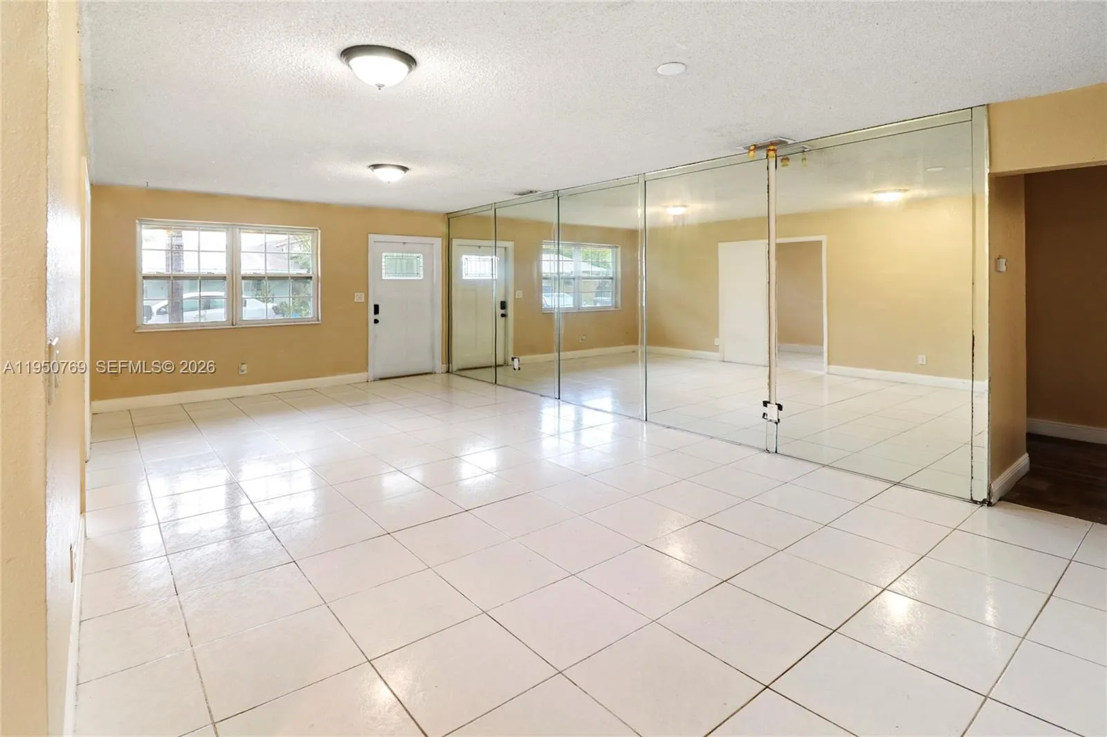 6120 SW 19th St, North Lauderdale FL 33068