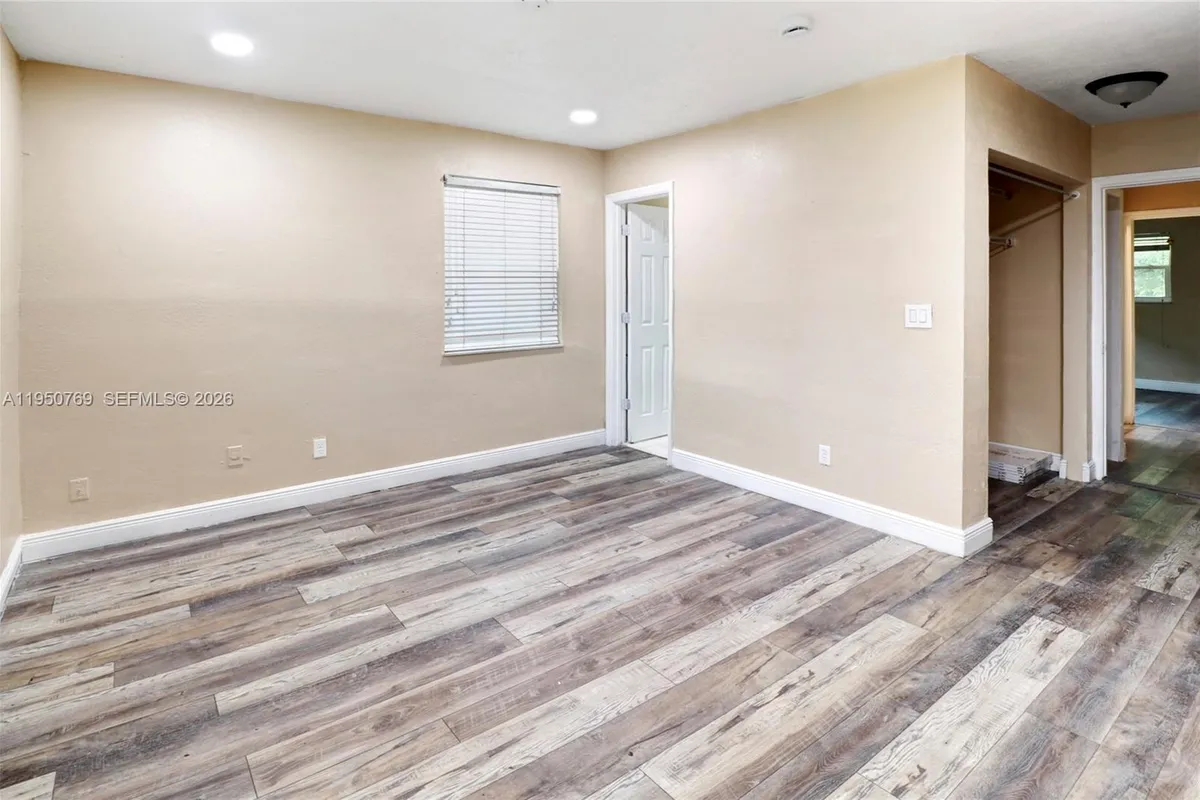 6120 SW 19th St, North Lauderdale FL 33068