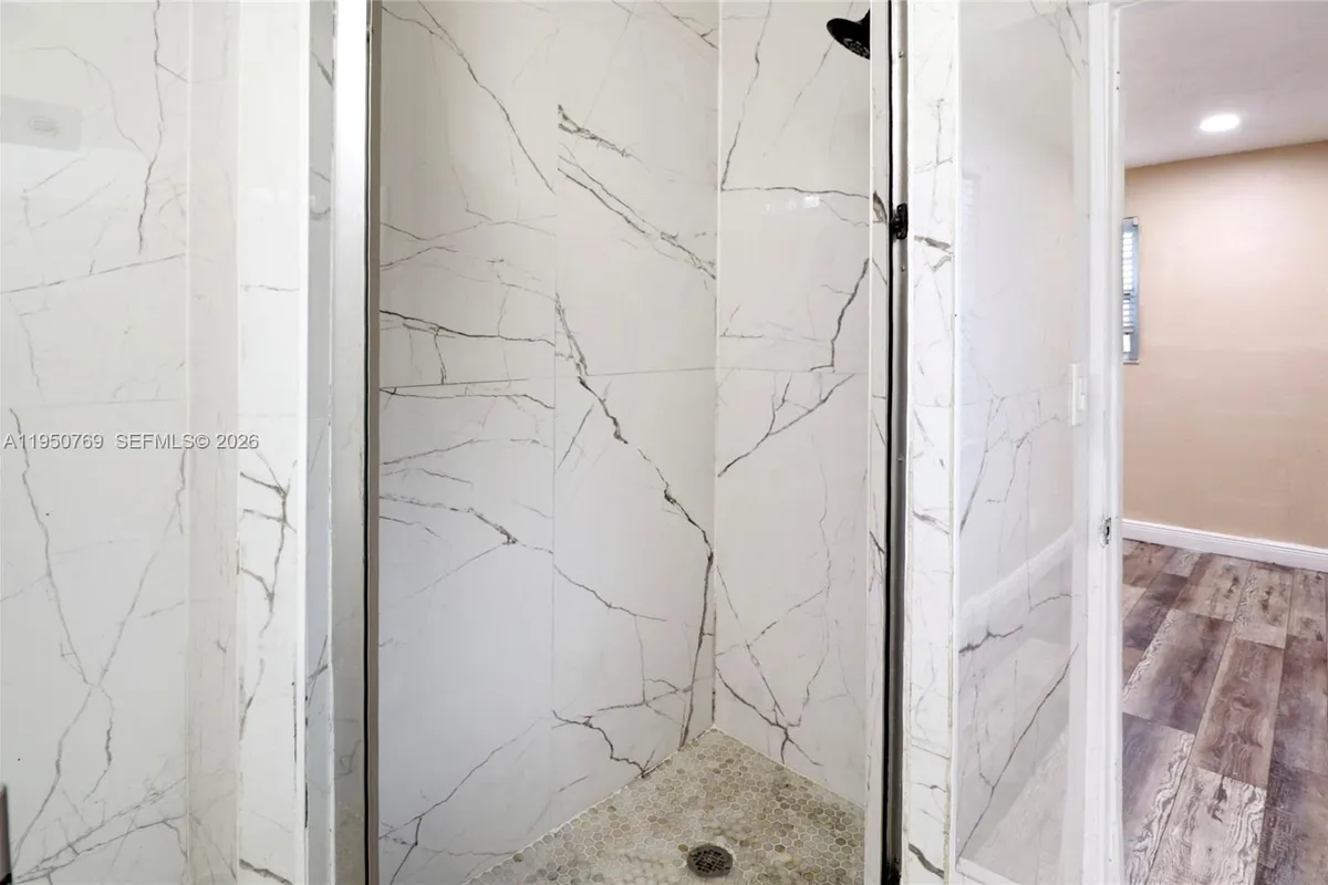 6120 SW 19th St, North Lauderdale FL 33068