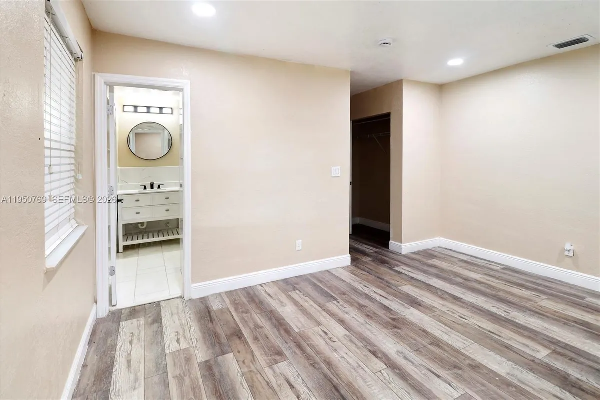 6120 SW 19th St, North Lauderdale FL 33068