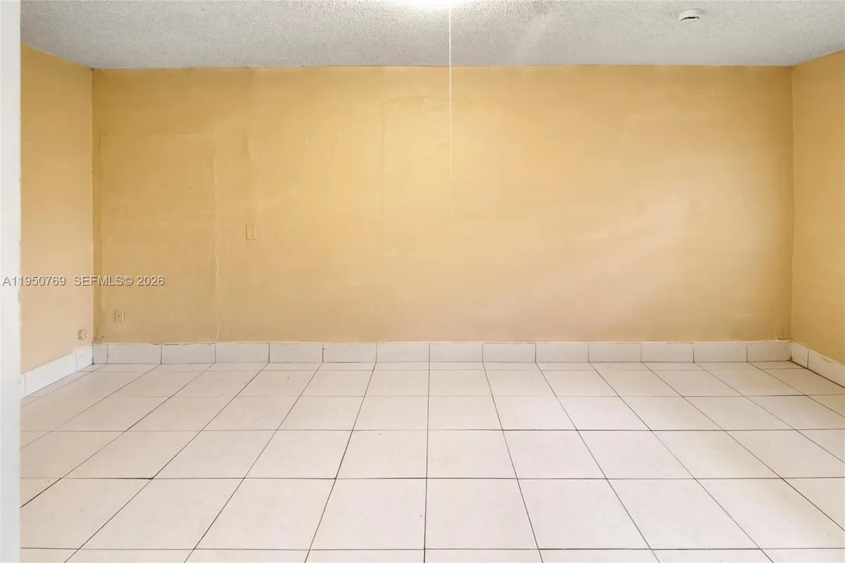 6120 SW 19th St, North Lauderdale FL 33068