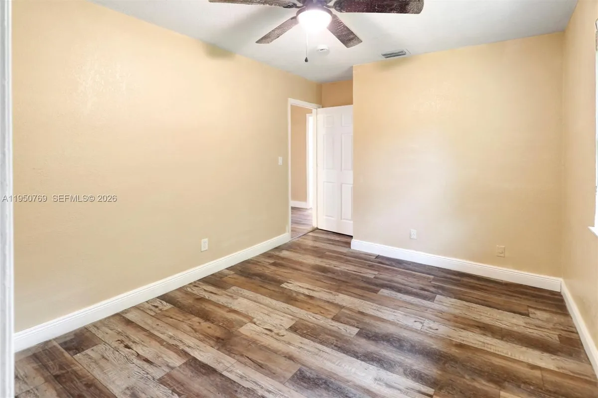 6120 SW 19th St, North Lauderdale FL 33068