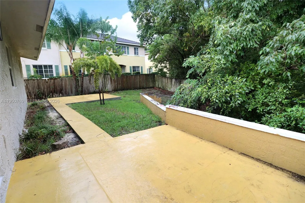 6120 SW 19th St, North Lauderdale FL 33068