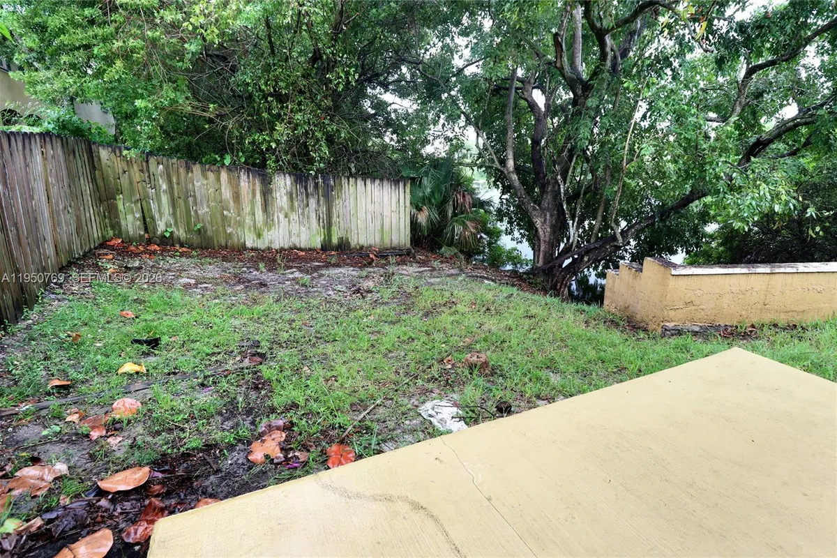 6120 SW 19th St, North Lauderdale FL 33068