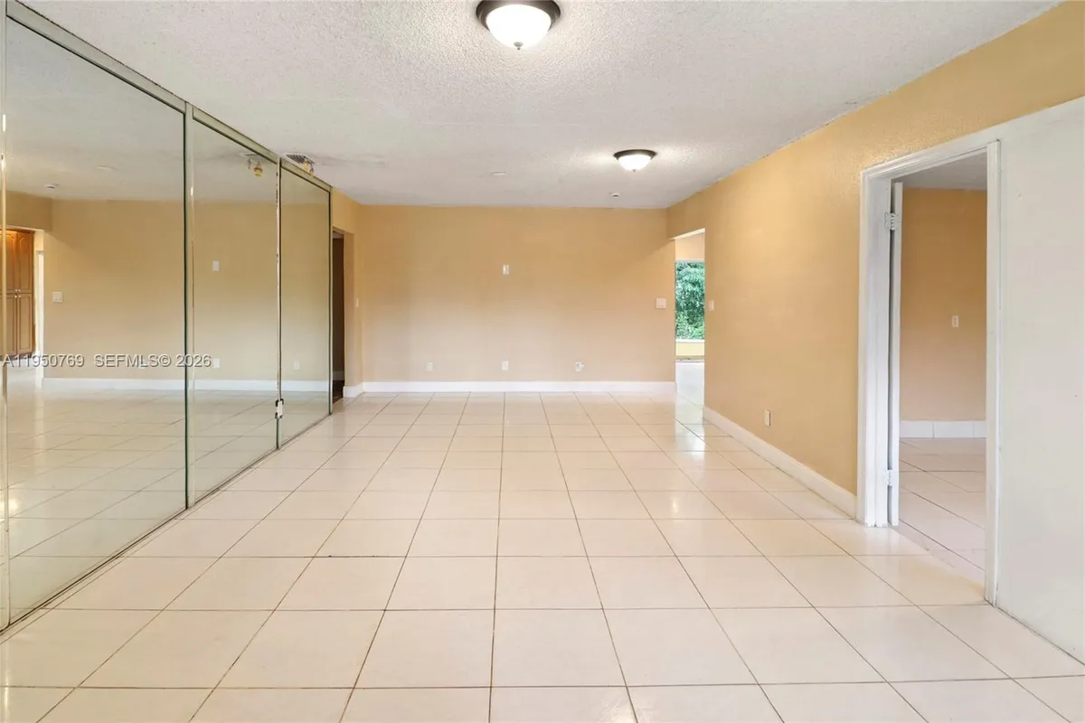 6120 SW 19th St, North Lauderdale FL 33068