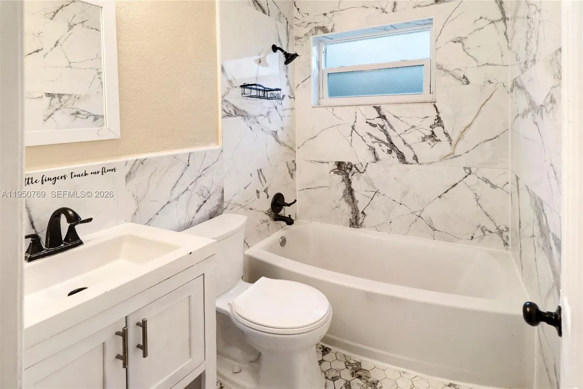 6120 SW 19th St, North Lauderdale FL 33068