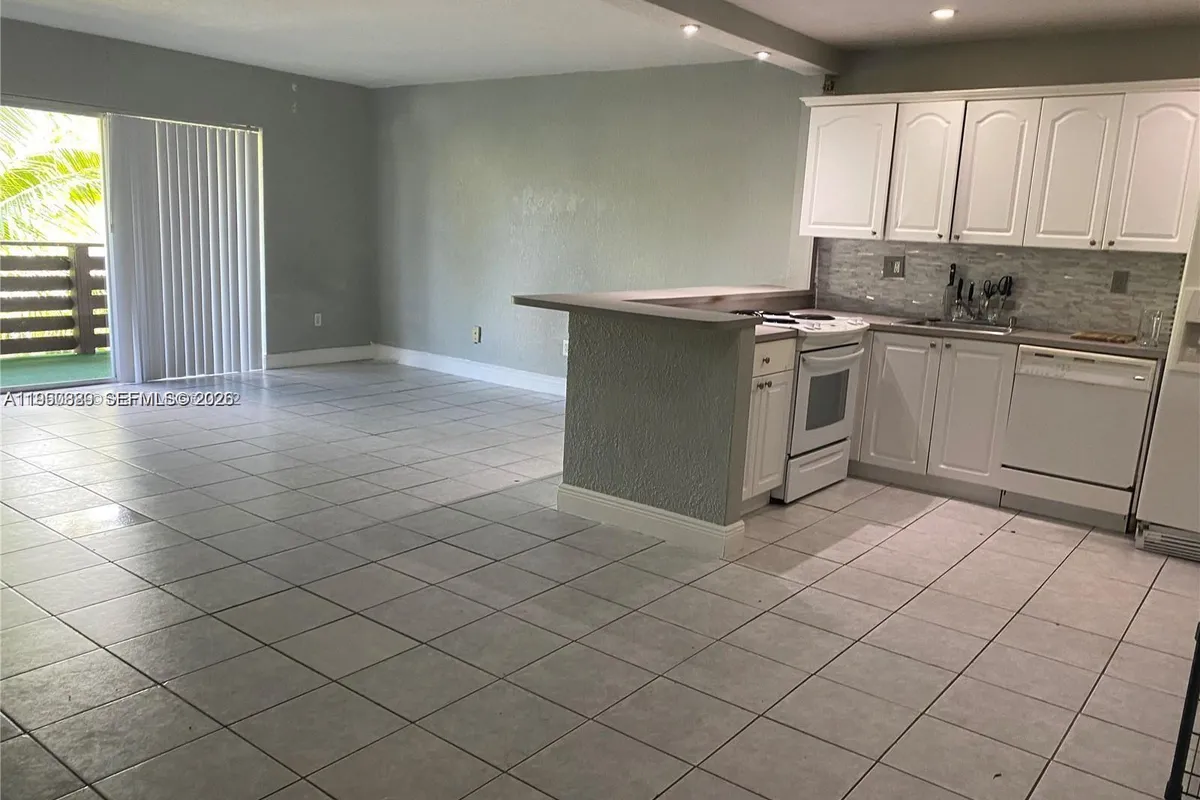 7477 SW 82nd St # C309, Miami FL 33143