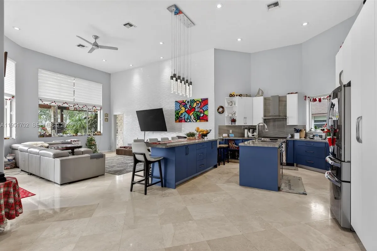 104 Dockside Cir, Weston FL 33327