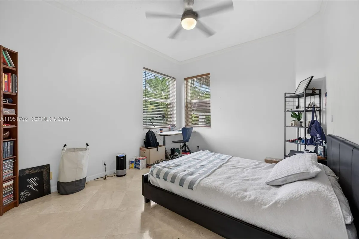 104 Dockside Cir, Weston FL 33327