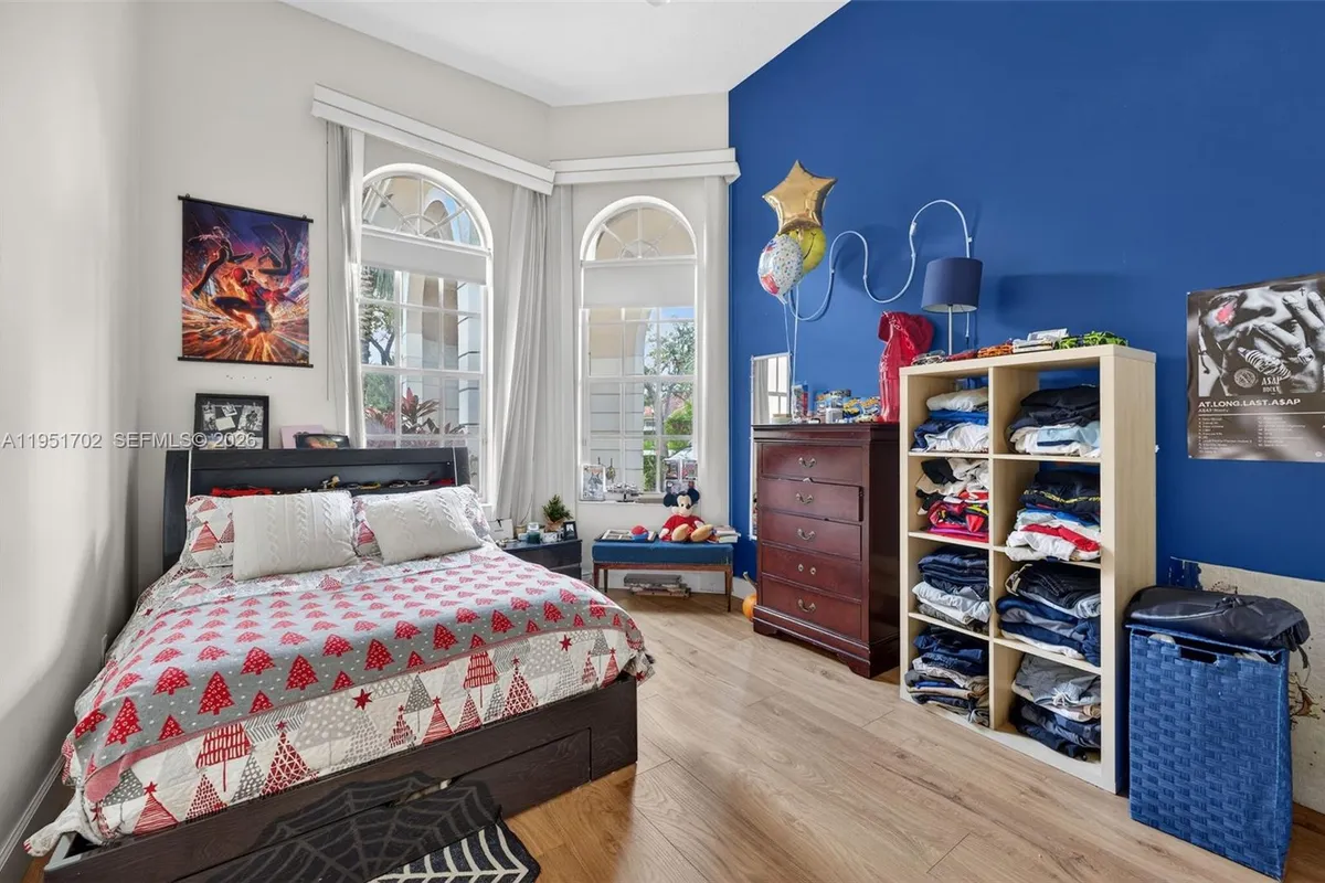 104 Dockside Cir, Weston FL 33327