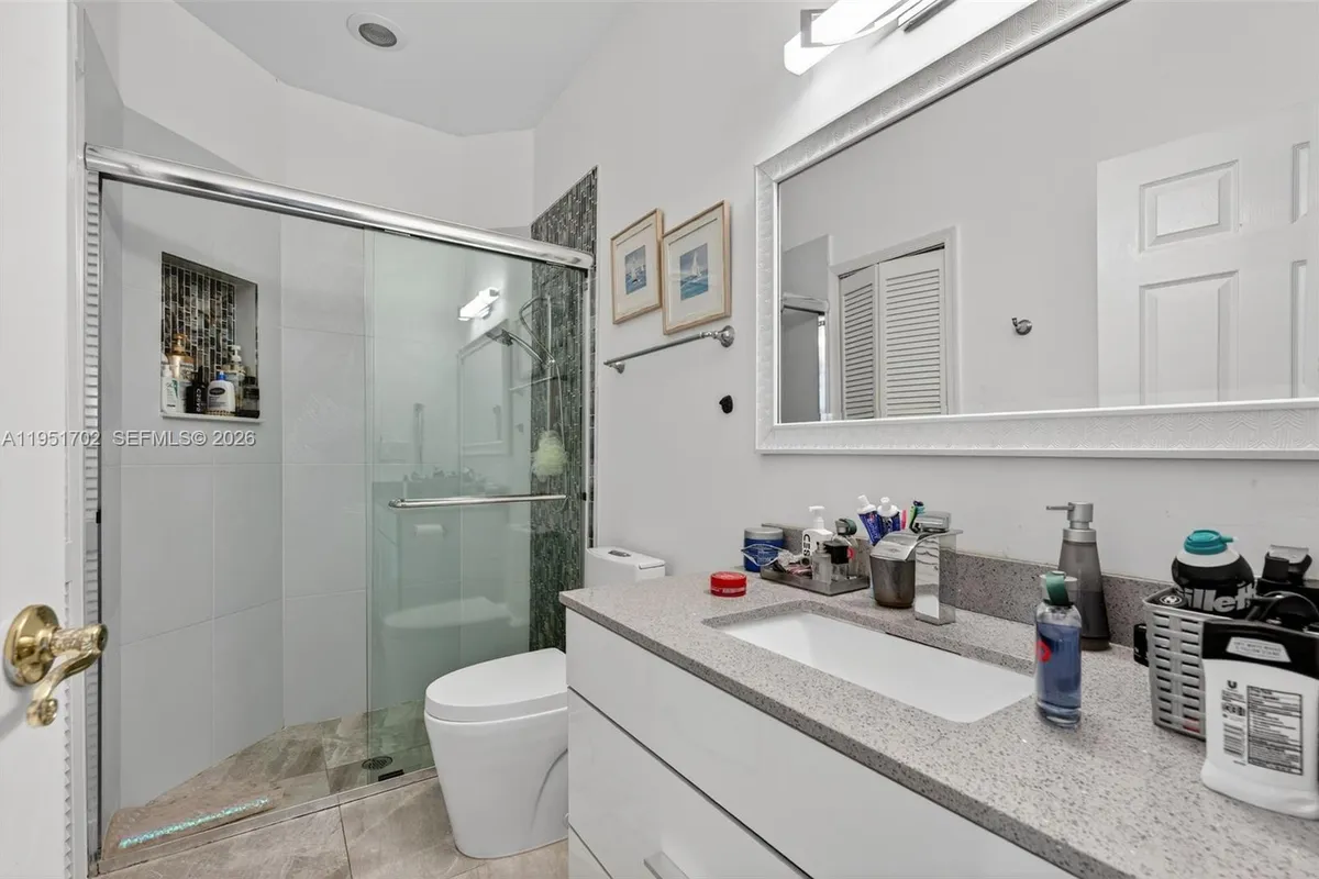 104 Dockside Cir, Weston FL 33327