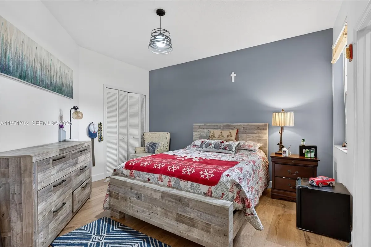 104 Dockside Cir, Weston FL 33327