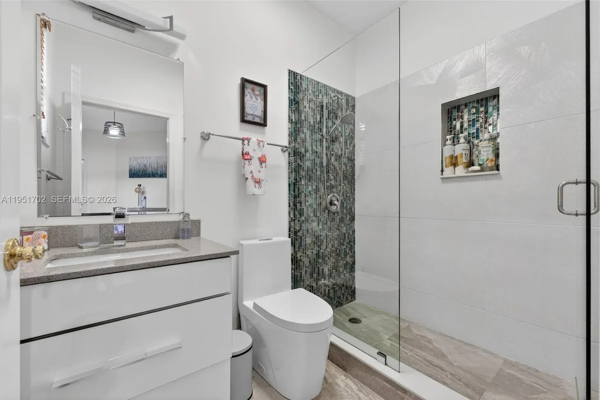 104 Dockside Cir, Weston FL 33327