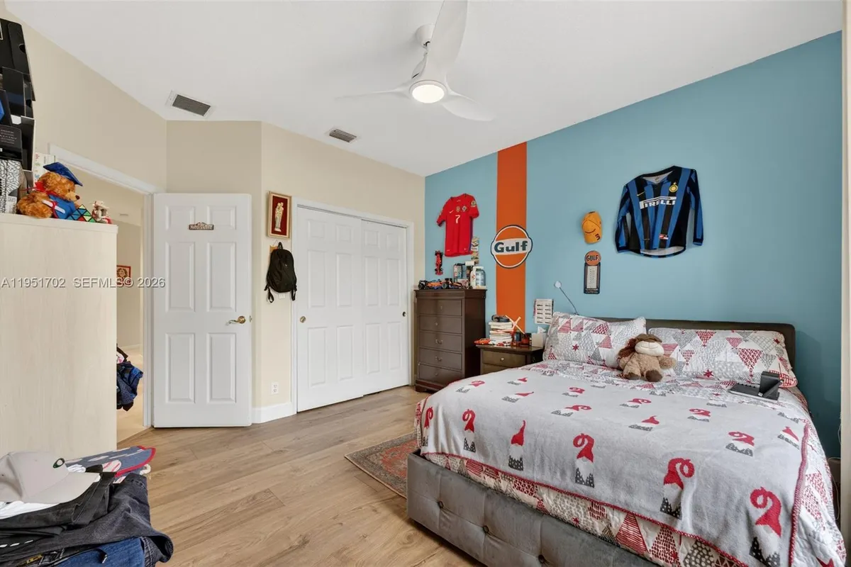 104 Dockside Cir, Weston FL 33327