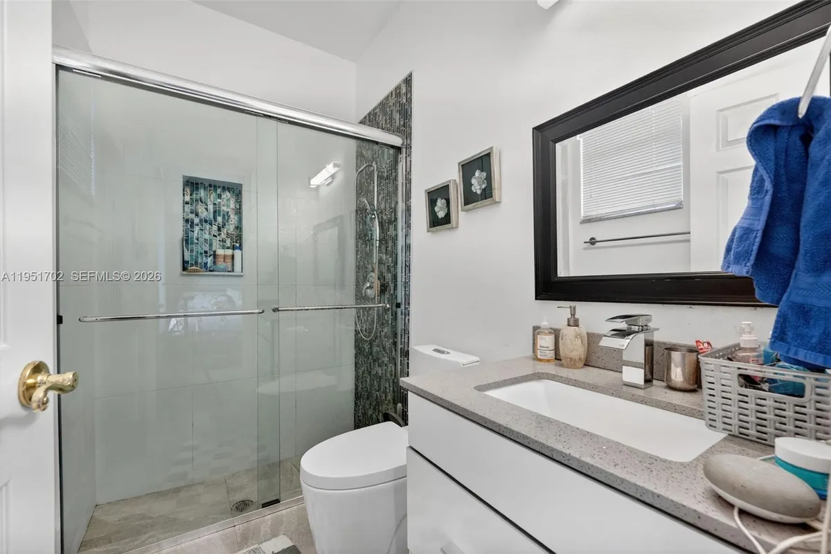 104 Dockside Cir, Weston FL 33327