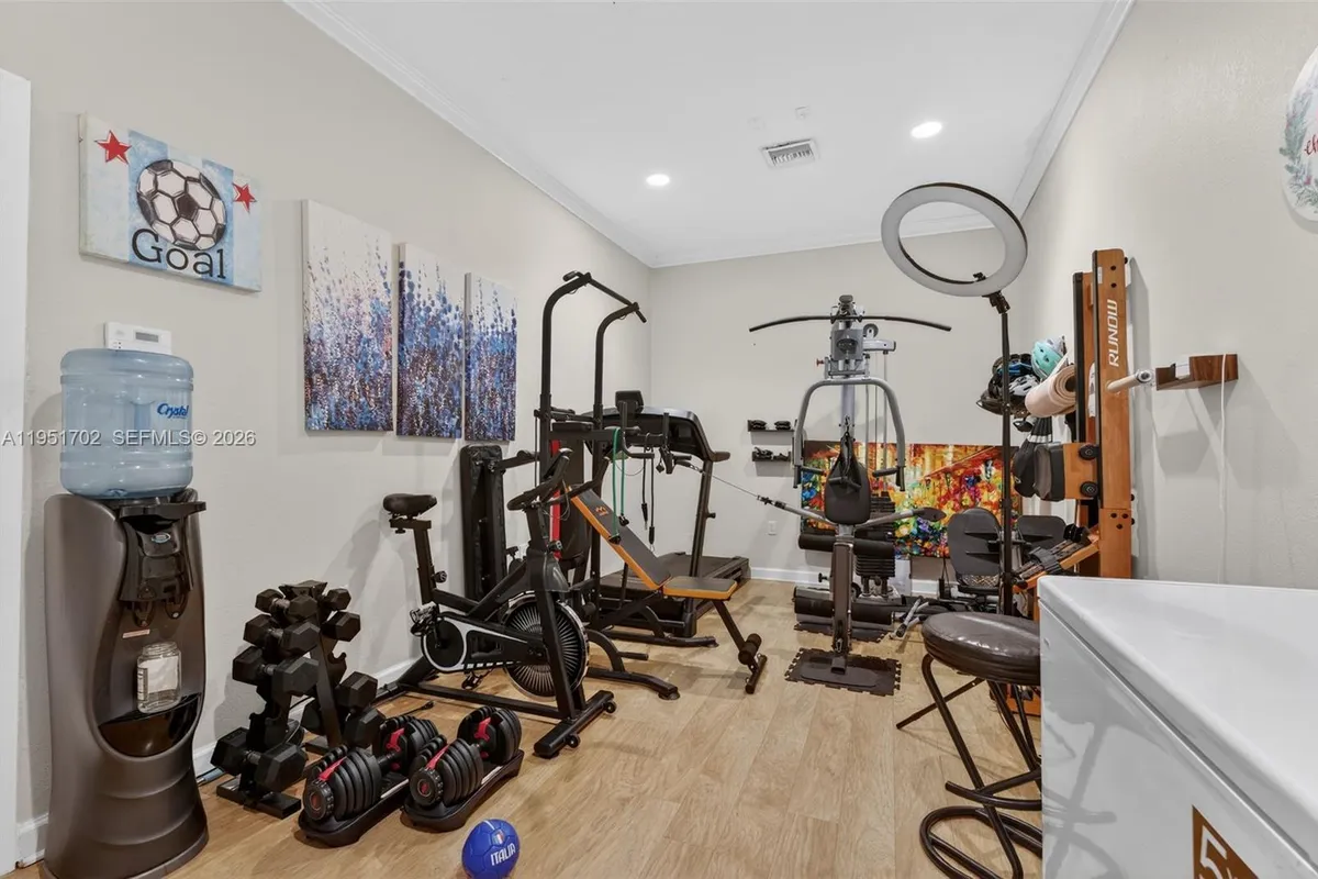 104 Dockside Cir, Weston FL 33327