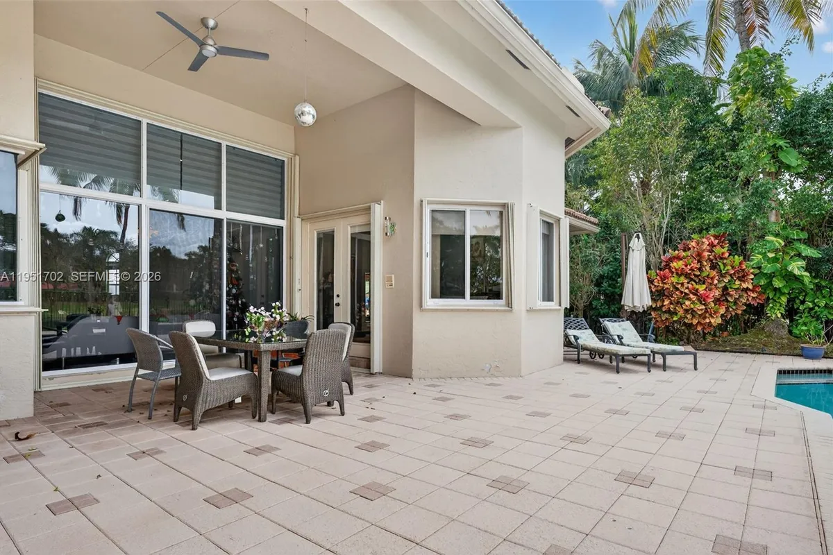 104 Dockside Cir, Weston FL 33327