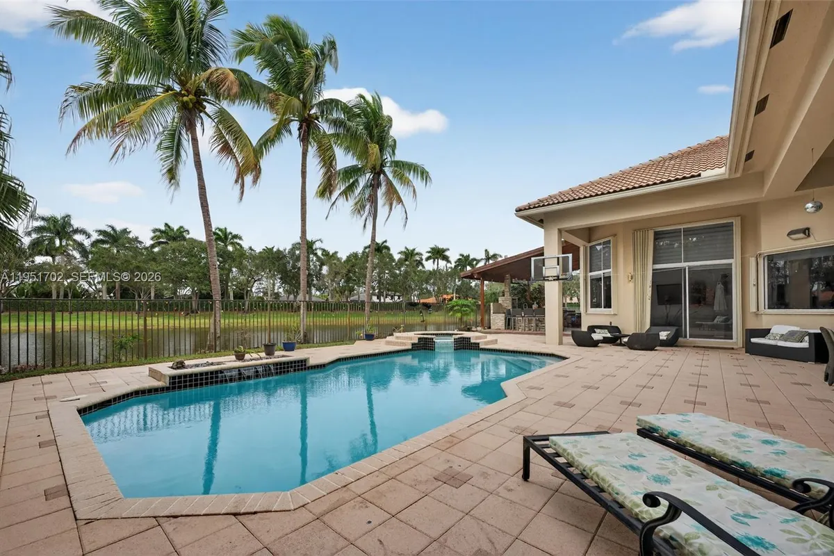 104 Dockside Cir, Weston FL 33327