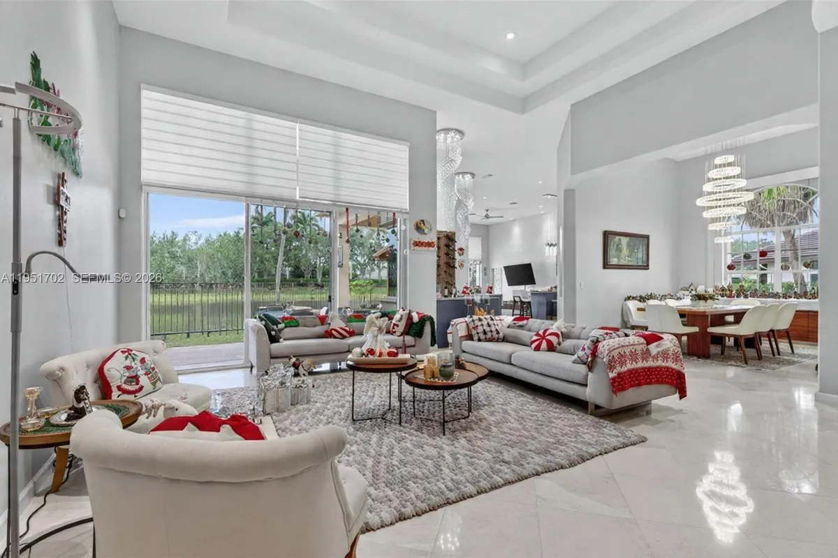 104 Dockside Cir, Weston FL 33327