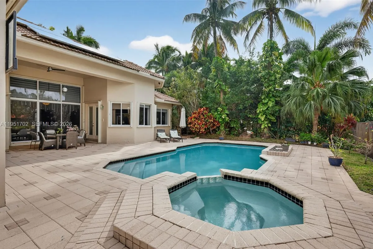 104 Dockside Cir, Weston FL 33327