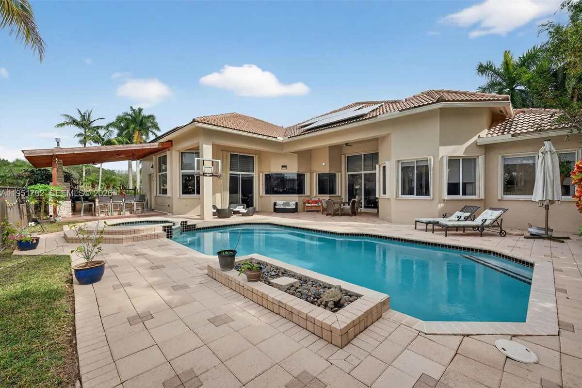 104 Dockside Cir, Weston FL 33327