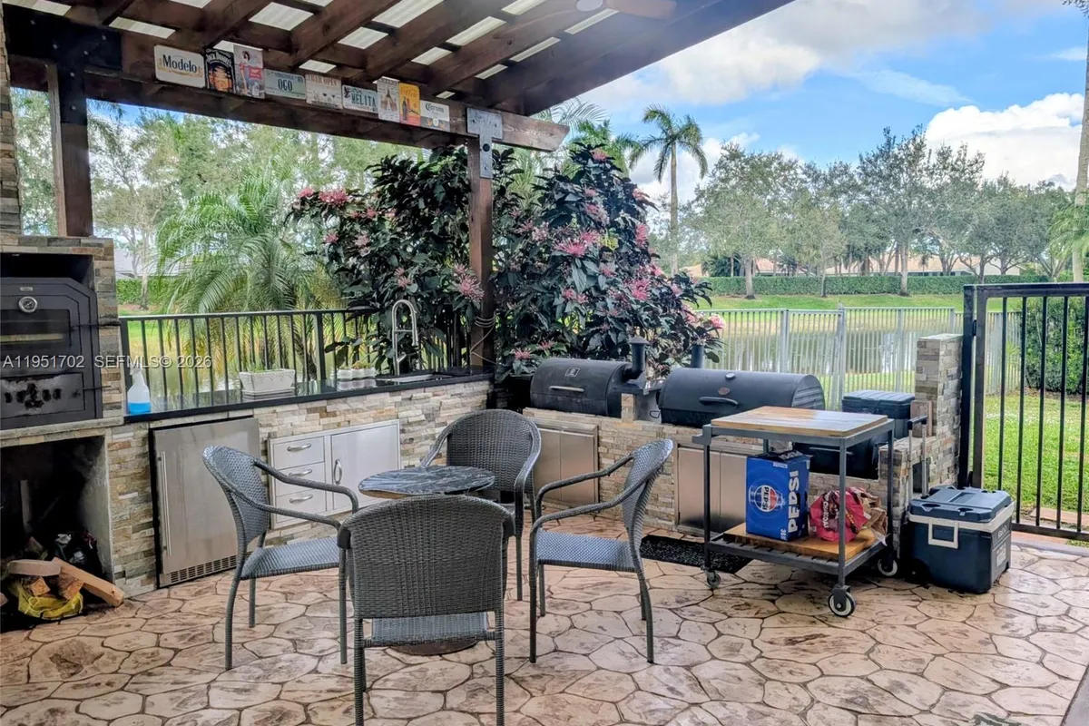 104 Dockside Cir, Weston FL 33327