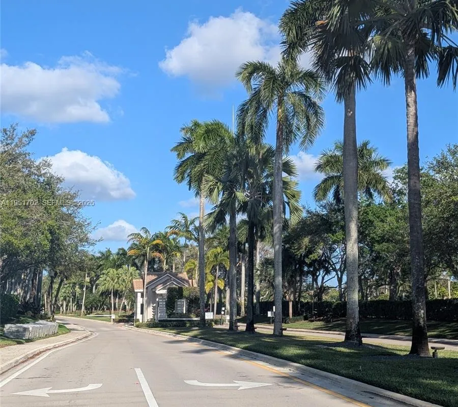 104 Dockside Cir, Weston FL 33327