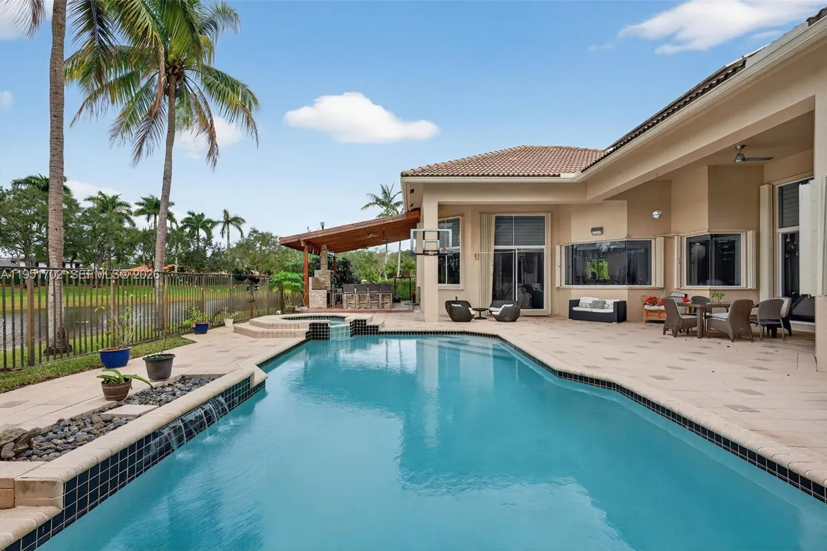 104 Dockside Cir, Weston FL 33327