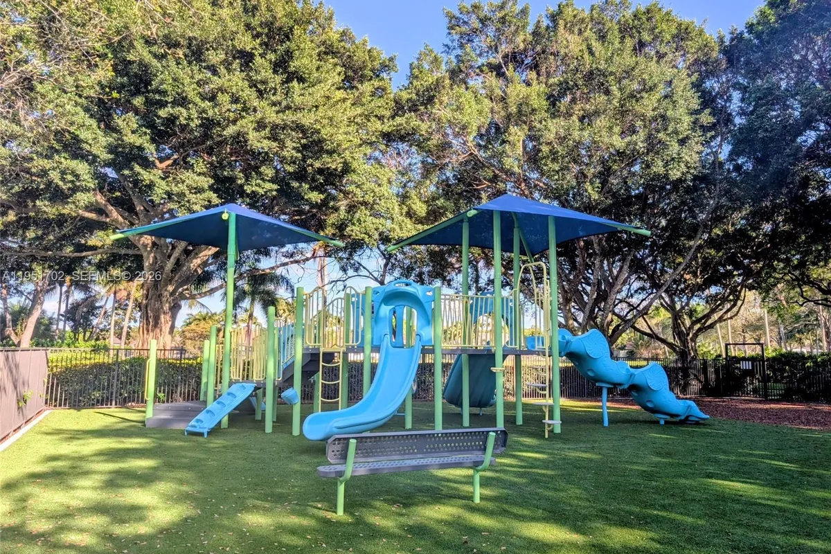 104 Dockside Cir, Weston FL 33327