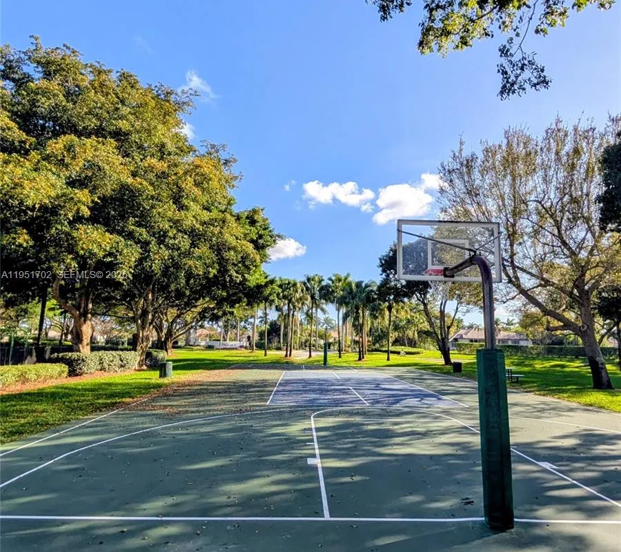 104 Dockside Cir, Weston FL 33327