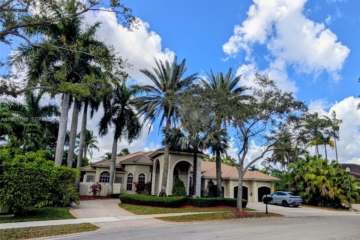 104 Dockside Cir, Weston FL 33327