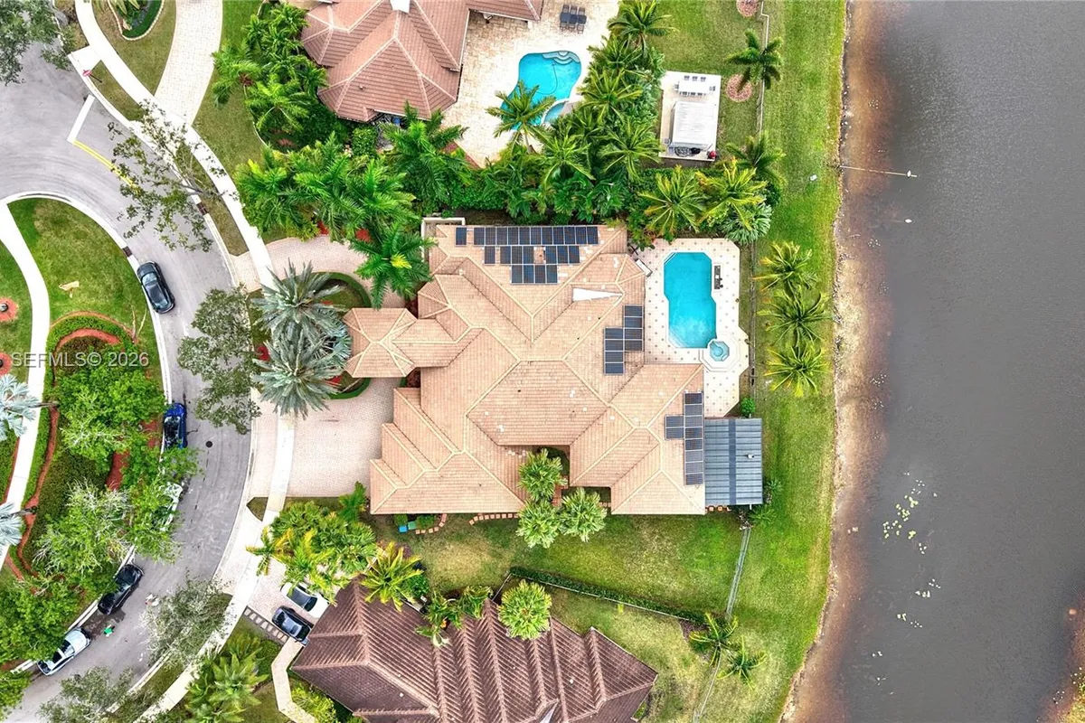 104 Dockside Cir, Weston FL 33327