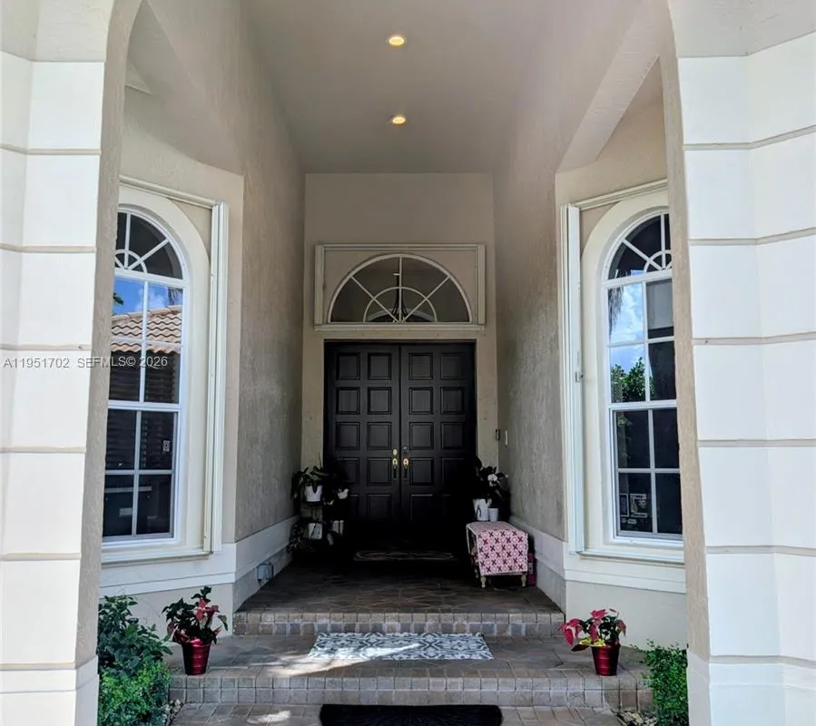 104 Dockside Cir, Weston FL 33327