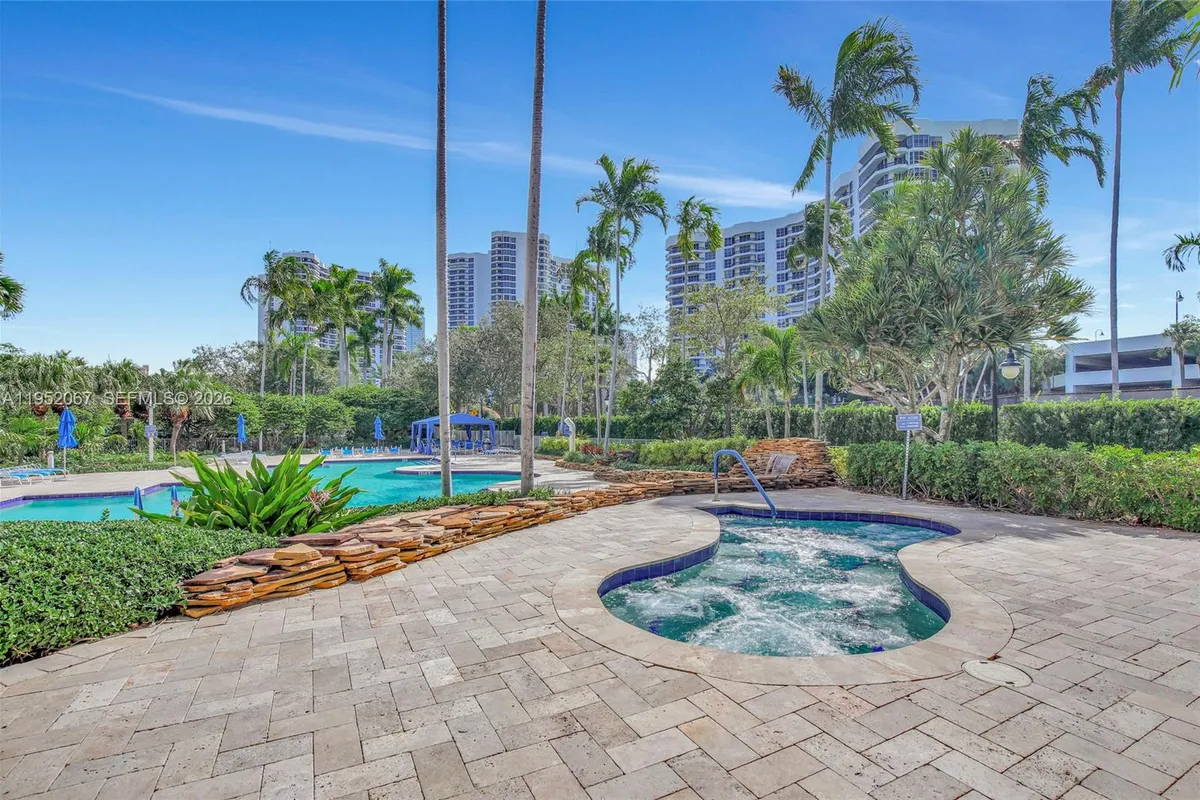 3500 Mystic Pointe Dr # 2908, Aventura FL 33180