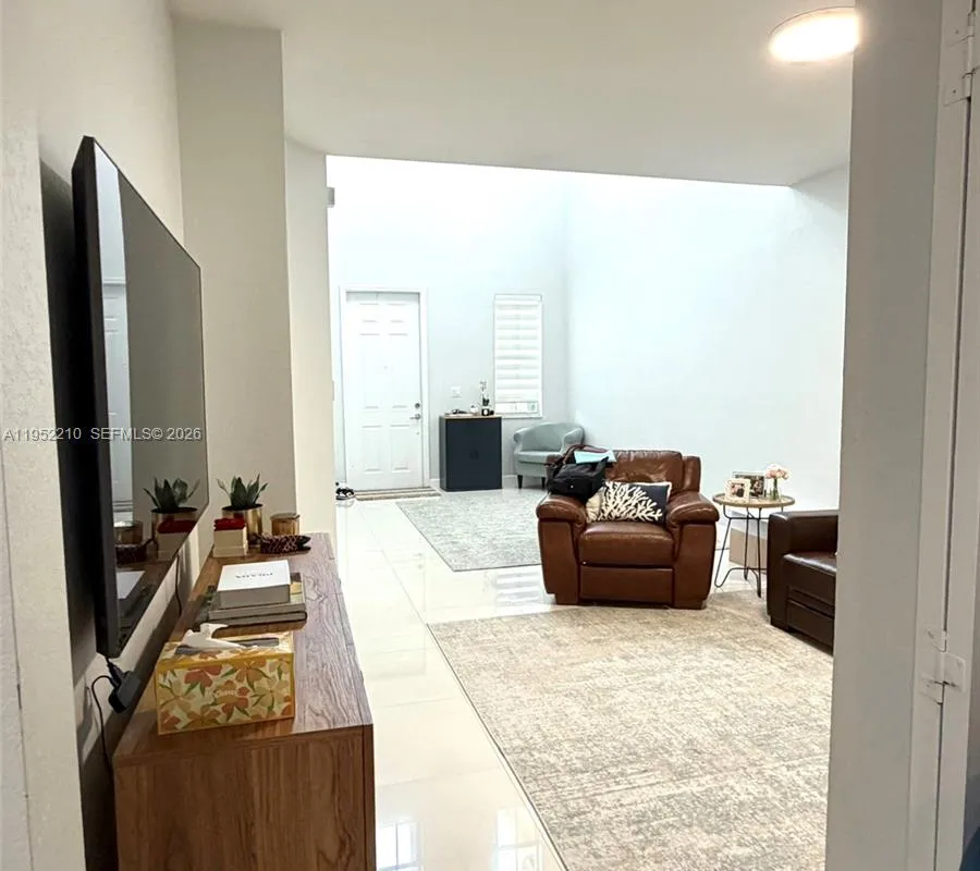 10780 NW 74th Ln, Doral FL 33178